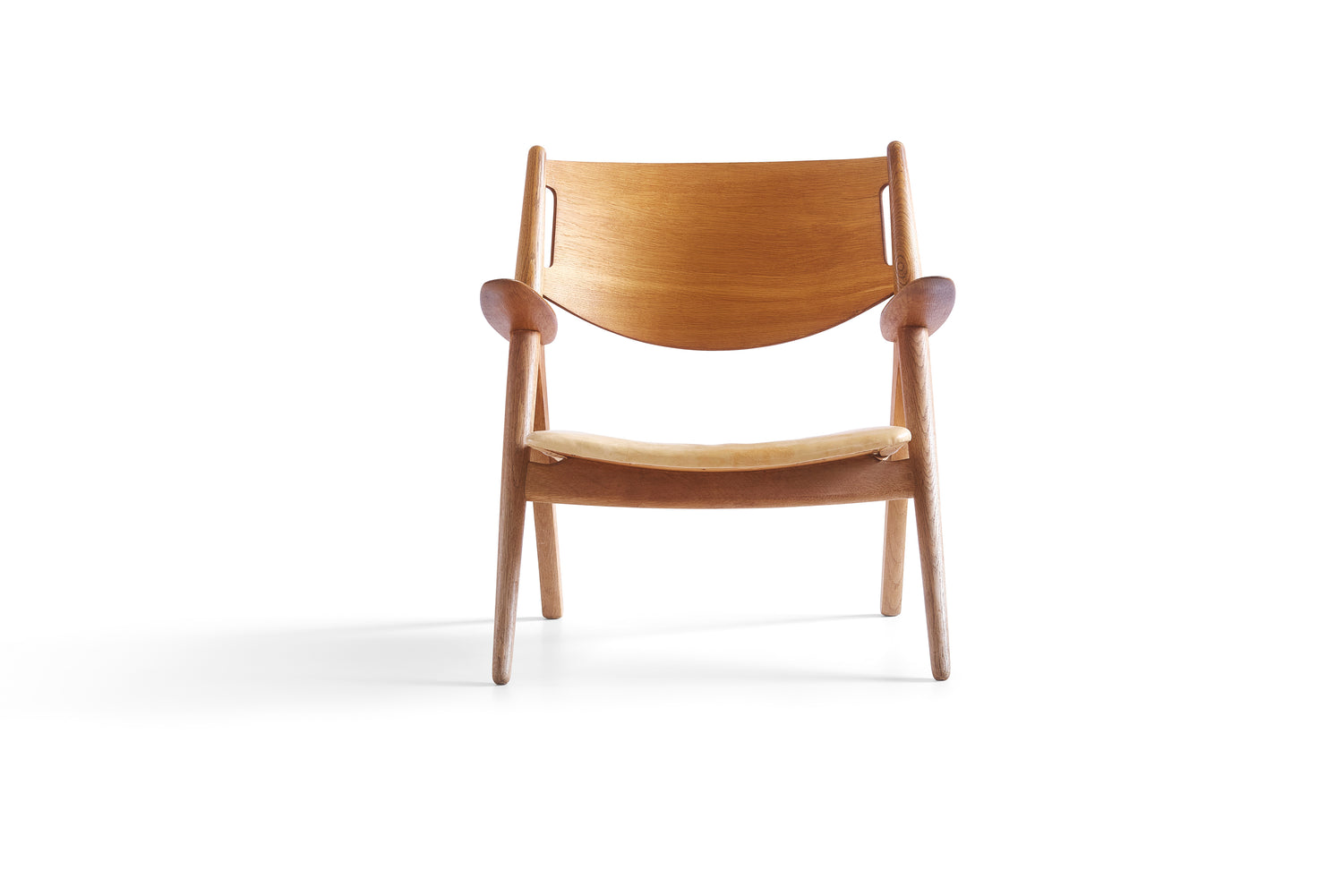 Hans Wegner "Sawbuck" Lounge Chair in Oak and Leather