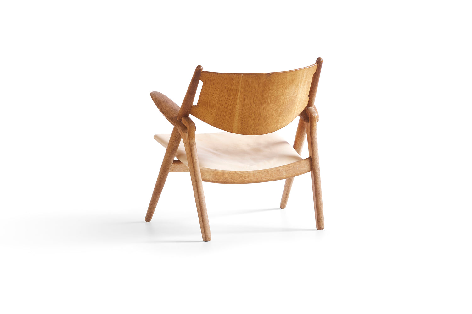 Hans Wegner "Sawbuck" Lounge Chair in Oak and Leather