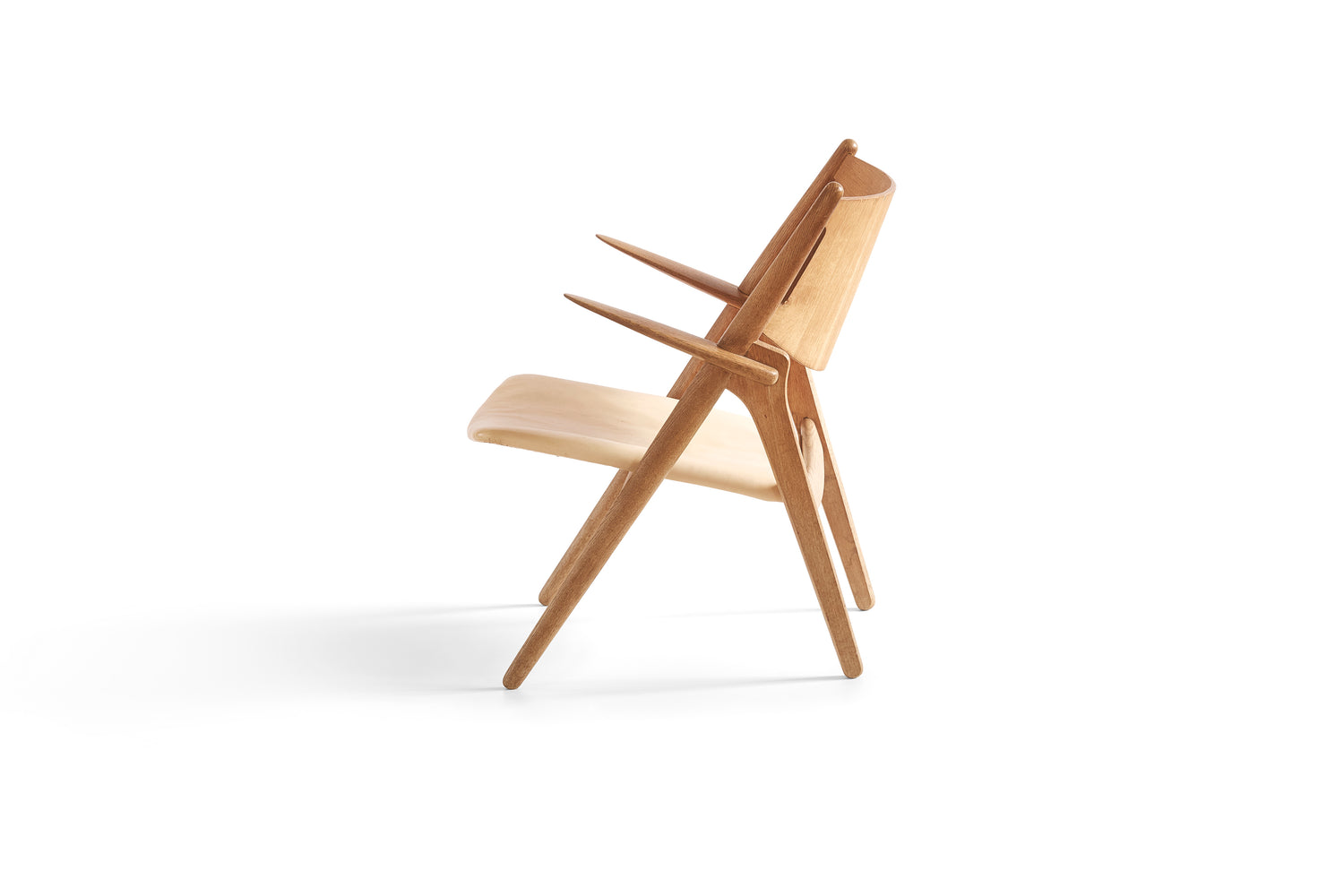 Hans Wegner "Sawbuck" Lounge Chair in Oak and Leather
