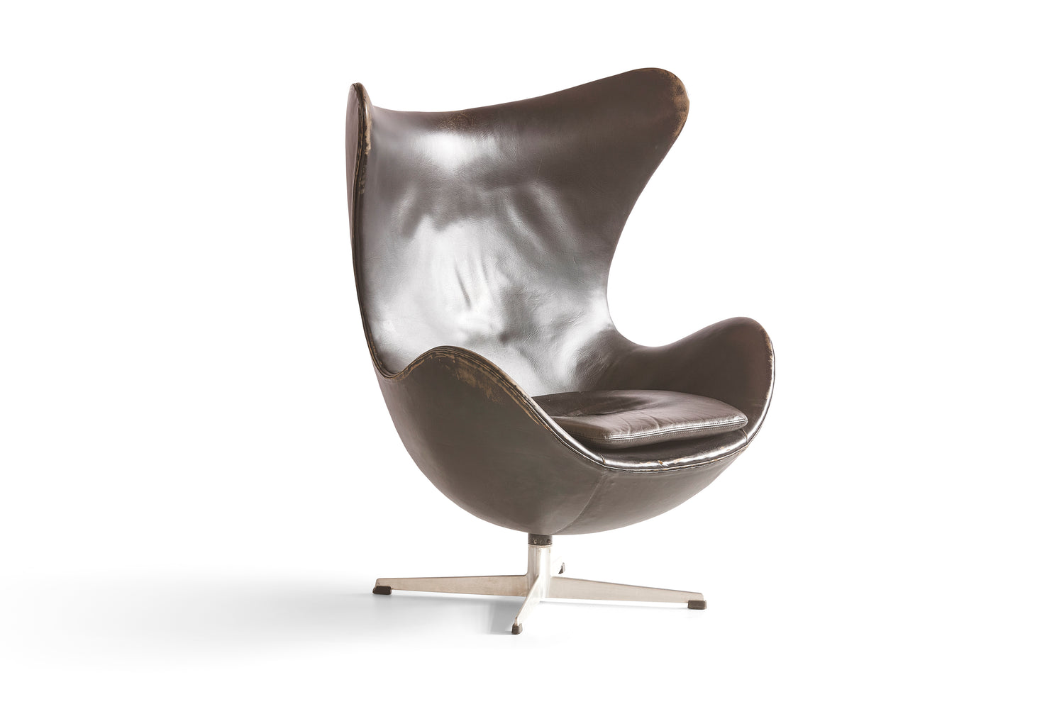 Pair of Arne Jacobsen Egg Chairs in Original Leather