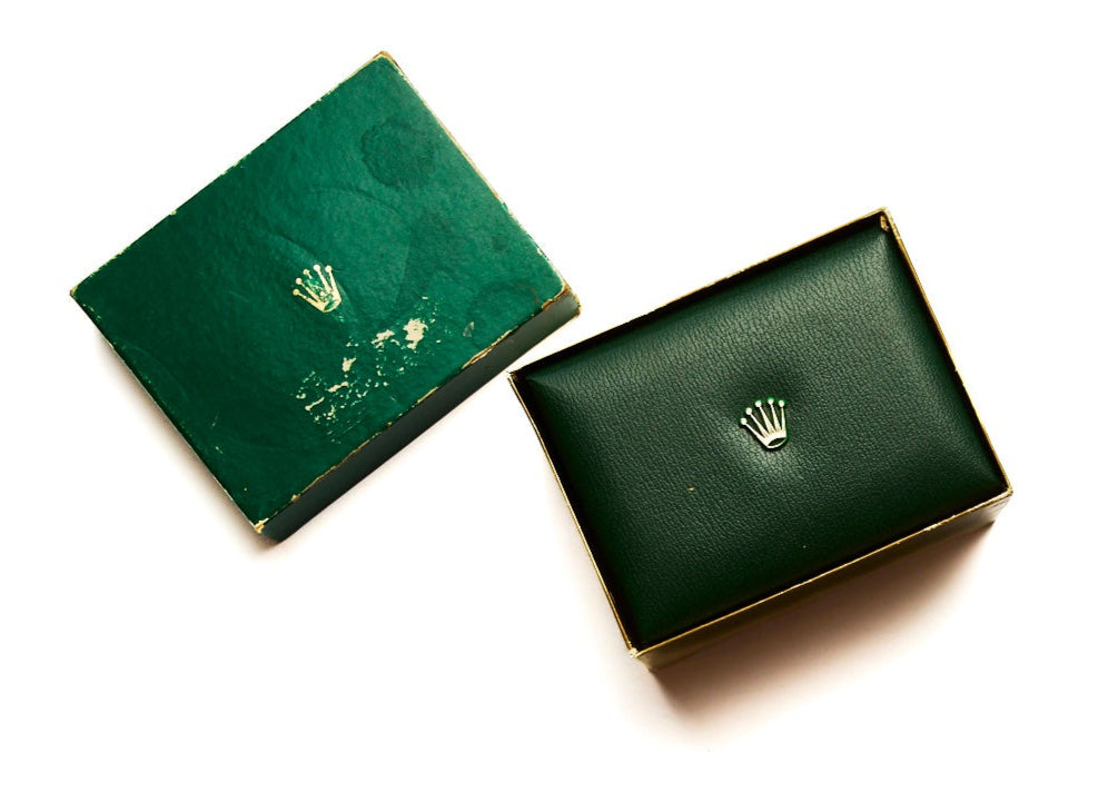 {"loading" => "lazy", "class" => "motion-reduce", "sizes" => "(min-width: 1200px) 267px, (min-width: 990px) calc((100vw - 10rem) / 4), (min-width: 750px) calc((100vw - 10rem) / 3), calc(100vw - 3rem)", "widths" => "165, 360, 535, 750, 940, 1100", "alt" => "ROLEX 16660 SeaDweller Box and Papers", "is" => "lazy-image"}