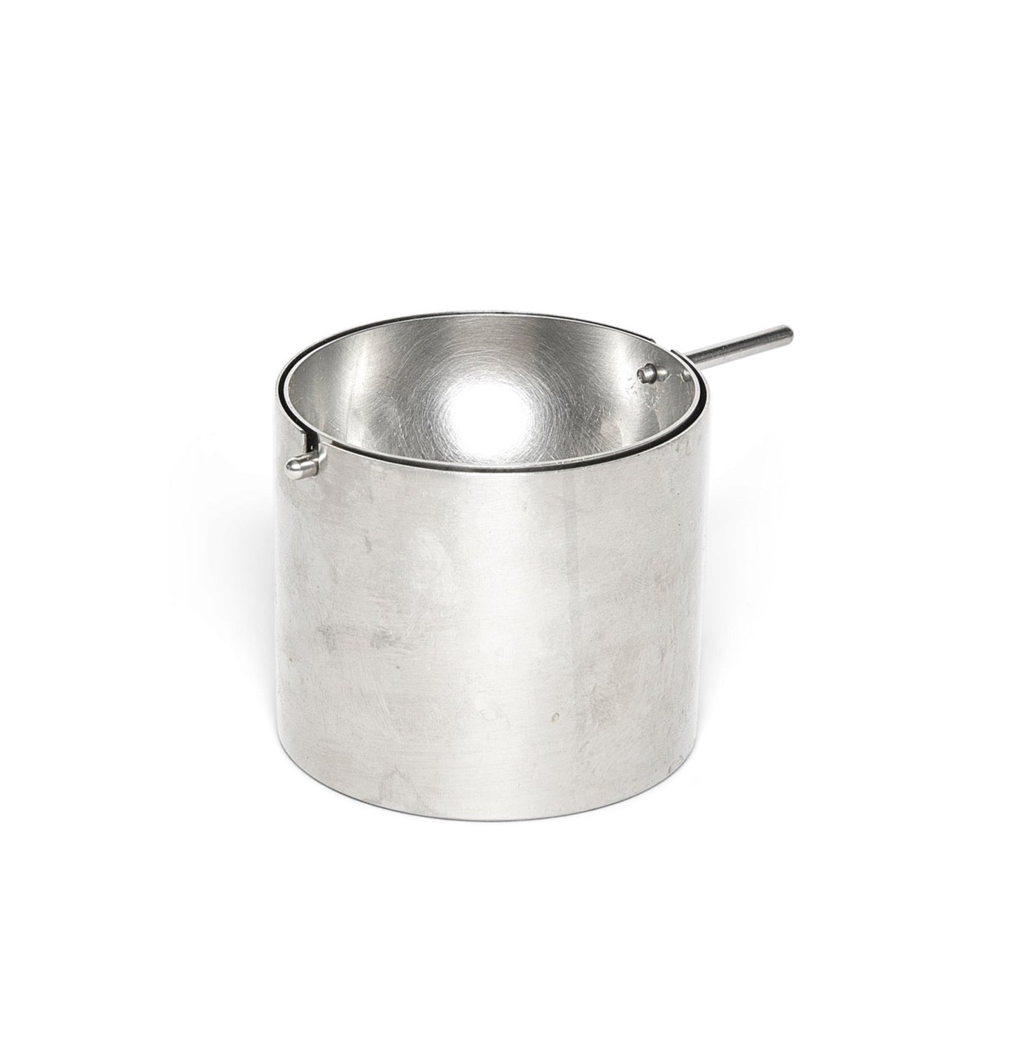 {"loading" => "lazy", "class" => "motion-reduce", "sizes" => "(min-width: 1200px) 267px, (min-width: 990px) calc((100vw - 10rem) / 4), (min-width: 750px) calc((100vw - 10rem) / 3), calc(100vw - 3rem)", "widths" => "165, 360, 535, 750, 940, 1100", "alt" => "Small Arne Jacobsen Revolving Ashtray for Stelton", "is" => "lazy-image"}