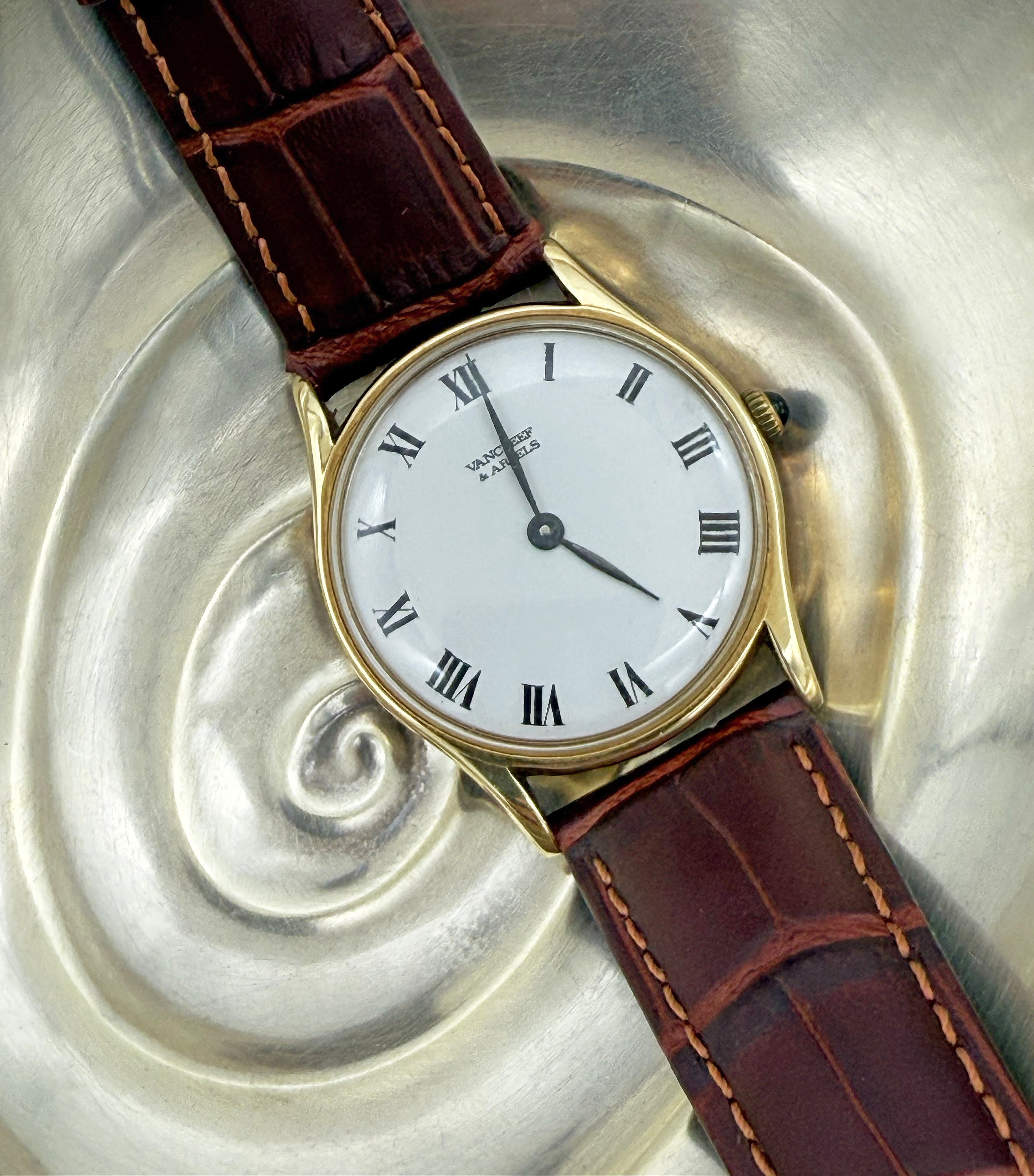 {"loading" => "lazy", "class" => "motion-reduce", "sizes" => "(min-width: 1200px) 267px, (min-width: 990px) calc((100vw - 10rem) / 4), (min-width: 750px) calc((100vw - 10rem) / 3), calc(100vw - 3rem)", "widths" => "165, 360, 535, 750, 940, 1100", "alt" => "Van Cleff &amp; Arpels 14k Gold Wristwatch", "is" => "lazy-image"}