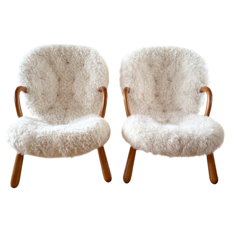 {"loading" => "lazy", "class" => "motion-reduce", "sizes" => "(min-width: 1200px) 267px, (min-width: 990px) calc((100vw - 10rem) / 4), (min-width: 750px) calc((100vw - 10rem) / 3), calc(100vw - 3rem)", "widths" => "165, 360, 535, 750, 940, 1100", "alt" => "Pair of Early Madsen (Arctander) Clam Shell Chairs in Sheepskin", "is" => "lazy-image"}